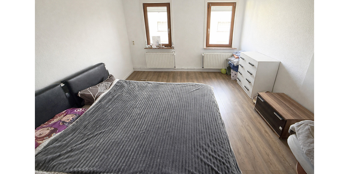 Etagenwohnung Schöneck - 4 Zimmer, 140 m&sup2;, 1.150&euro; | Angebot:25713297