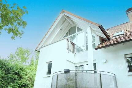 Charmante 2-Zimmer-Wohnung mit Loggia und Tiefgaragenstellplatz 2 zimmer