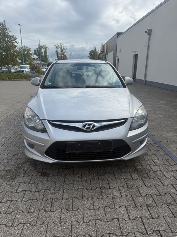 i30