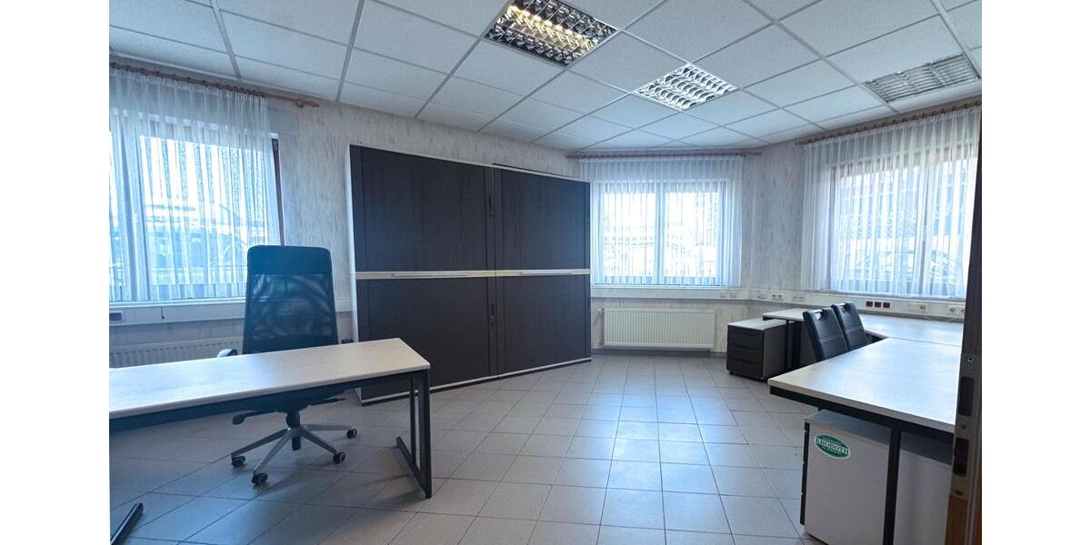 Gewerbefläche ca. 110 m² in Hanau-Lamboy (Möhnestraße) + 13 Stell zimmer