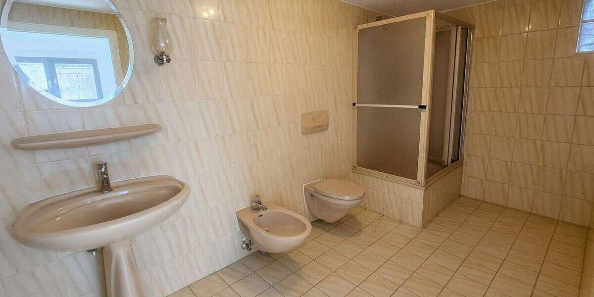 Großes Einfamilienhaus mit Einliegerbereich - ideal für Wohnen & Arbeiten unter einem Dach 8 zimmer