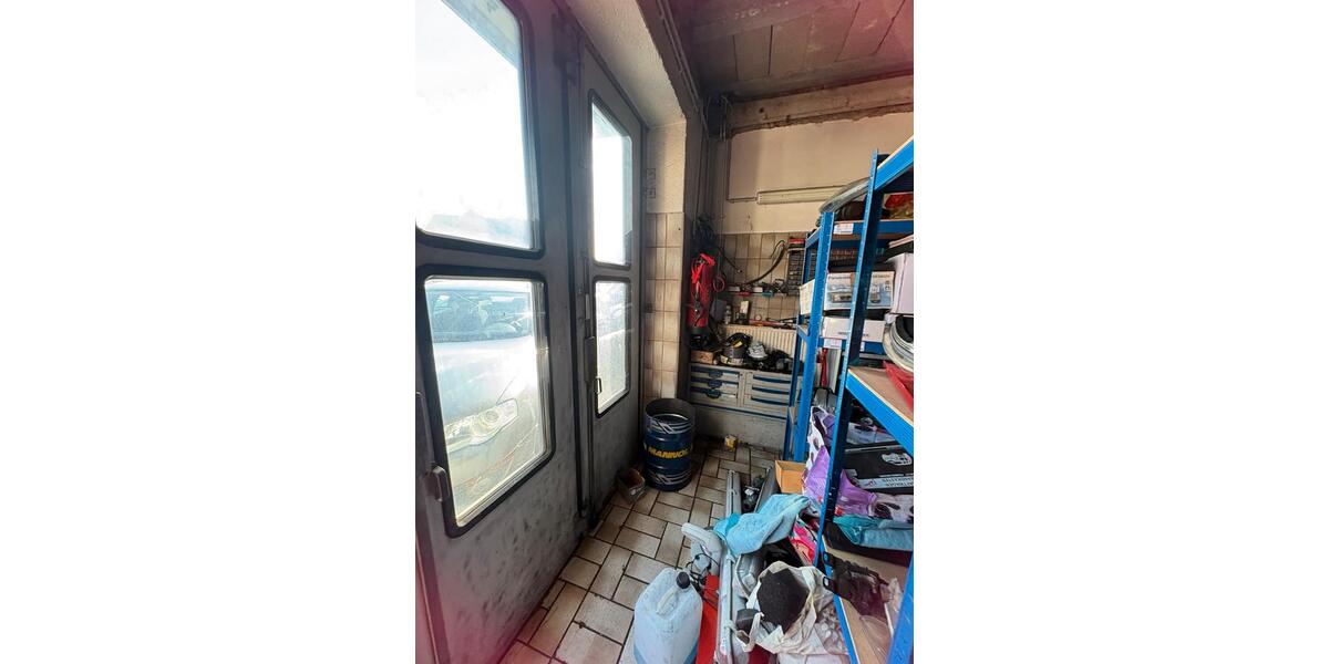 Werkstatt mit Hebebühne und 10 Autostellplätzen in Mühlheim zimmer