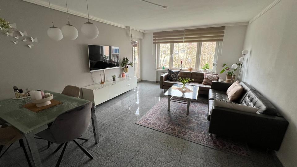 Helle 4-Zimmer-Wohnung mit Balkon in FFM 4 zimmer