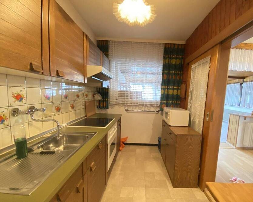 Großzügiges Zweifamilienhaus mit großen Gärten, Terrasse & Garage in ruhiger Lage