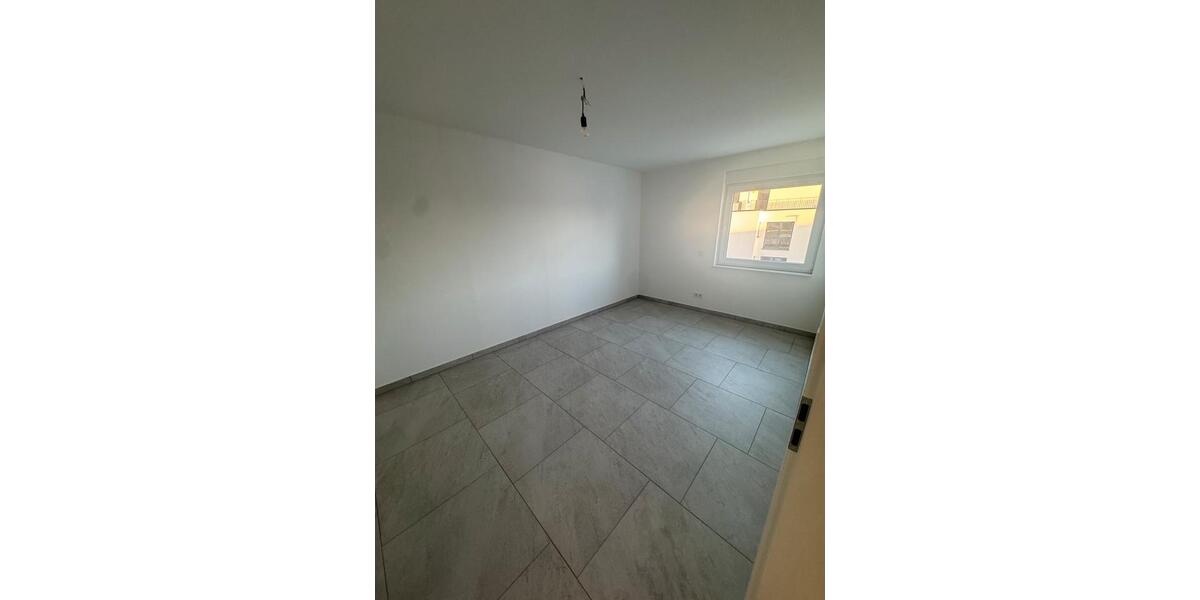 Etagenwohnung Nauheim - 4 Zimmer, 121 m&sup2;, 2.050&euro; | Angebot:25435473