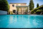 Modernisiertes Haus mit Pool & Garten in Frankfurt