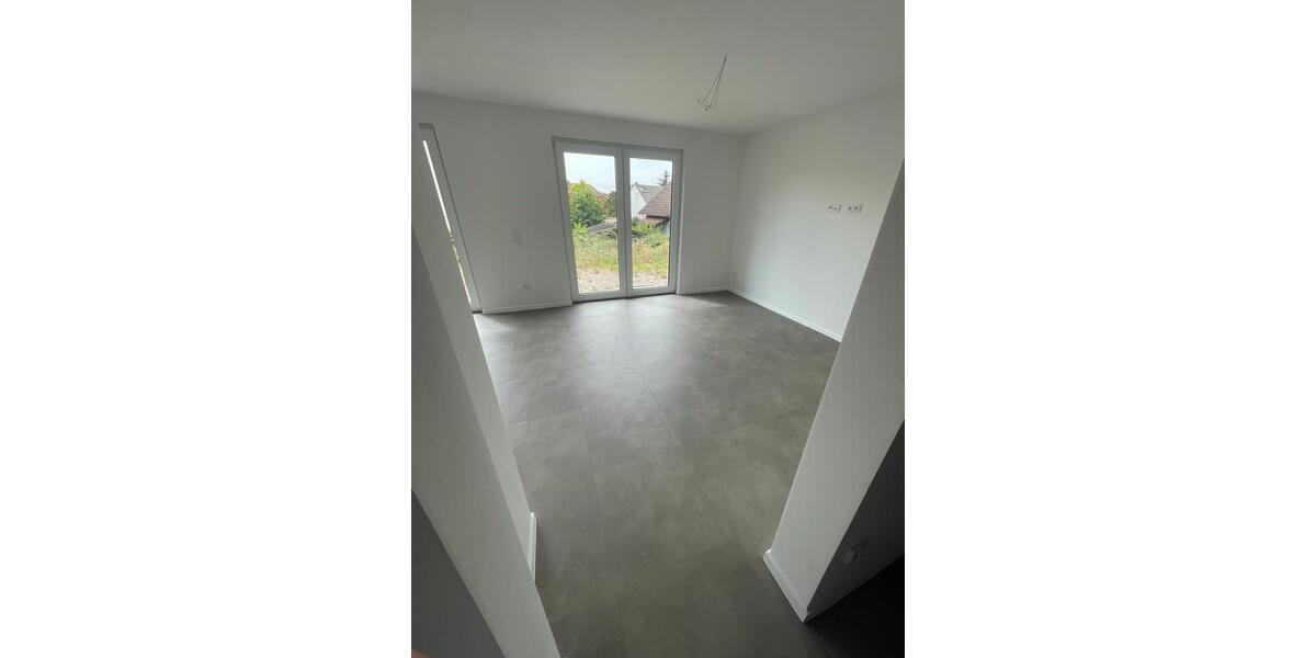 Doppelhaushälfte Rüsselsheim am Main - 6 Zimmer, 174 m&sup2;, 2.500&euro; | Angebot:24862391
