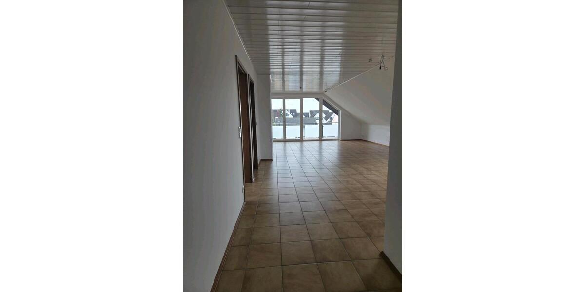 Helle DG- Wohnung in Alzenau (92m²) - 3 Zimmer, mit EBK 3 zimmer