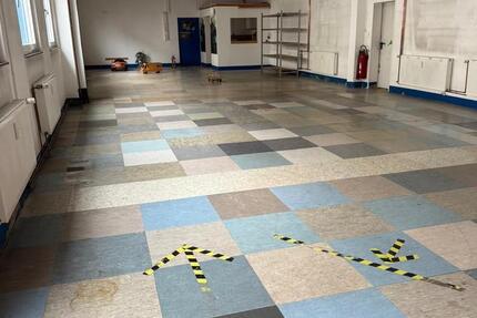 Halle Lagerfläche ca. 150qm zimmer