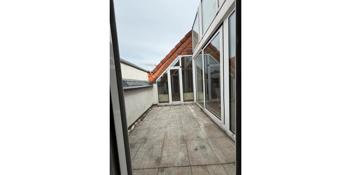 Dachgeschoßwohnung Oberursel (Taunus) - 4 Zimmer, 100 m&sup2;, 1.100&euro; | Angebot:26416269