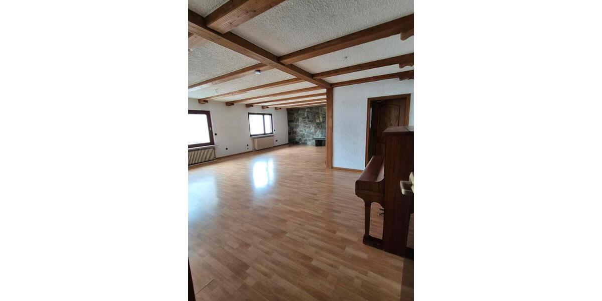 Etagenwohnung Langenselbold - 4 Zimmer, 140 m&sup2;, 1.260&euro; | Angebot:25323850