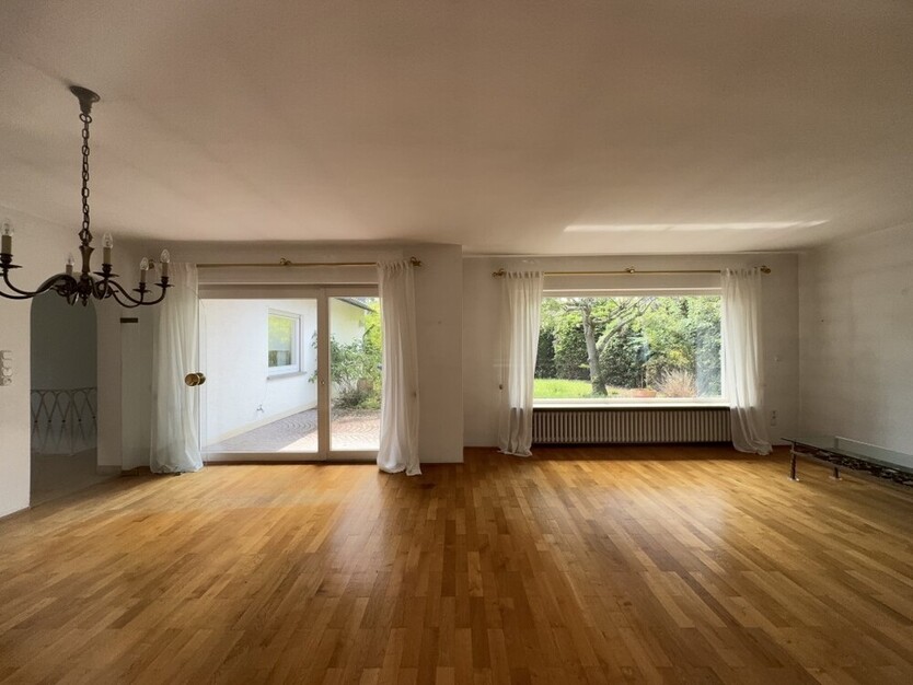 *Bungalow in ruhiger Wohnlage mit Erweiterungs- oder Neubaupotenzial*