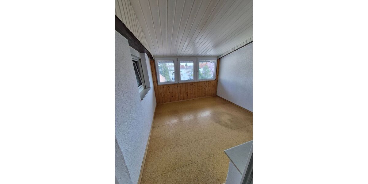 Bezugsfreie 2-Zimmer-DG-Wohnung (71 m²) mit Winterbalkon & Stellplatz in Walldorf - Appartement Mörfelden-Walldorf Walldorf | Angebot:26836061
