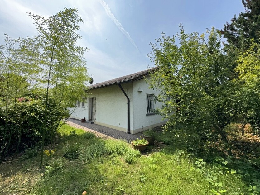 *Bungalow in ruhiger Wohnlage mit Erweiterungs- oder Neubaupotenzial*