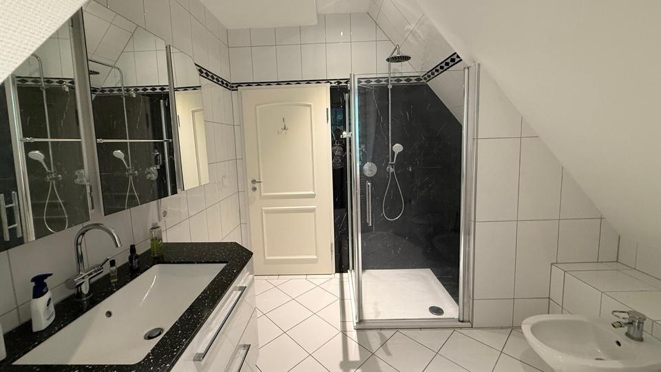 Etagenwohnung Bad Homburg vor der Höhe Gonzenheim - 3 Zimmer, 130 m&sup2;, 2.200&euro; | Angebot:26232519
