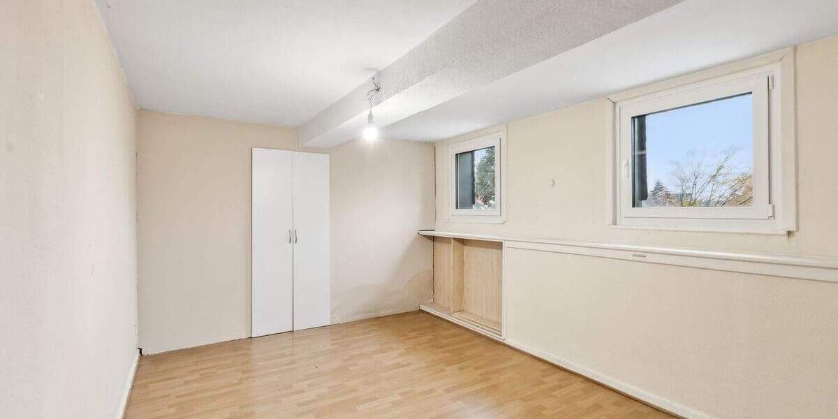 Dachgeschoss mit Potenzial - Sanierungsobjekt für kreative Köpfe! Dach, Heizung und Fenster neu! 3 zimmer