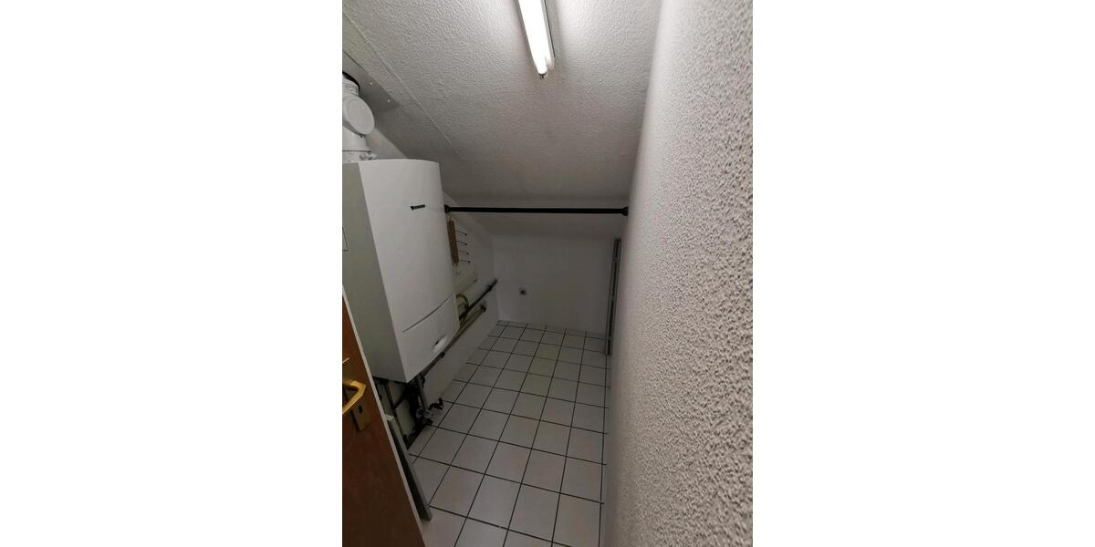 Frankfurt, Nähe MainS-Bhf, ruhiges Dachstudio mit EBK 1 zimmer