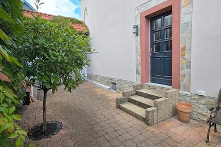 Haus Hochheim am Main - 5 Zimmer, 168 m&sup2;, 2.350&euro; | Angebot:25383547