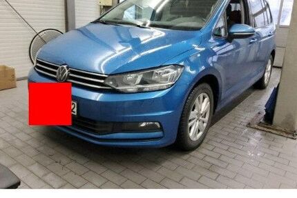 VW Touran 66.451 km 26.850 &euro; Frankfurt 60326