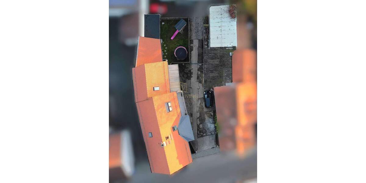 Großes potentialträchtiges Haus mit Garten, Balkon, 3 KFZ Stellplätzen, Keller und Nebengebäude 1 zimmer