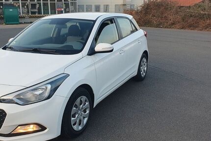 Hyundai i20 82.000 km 7.600 &euro; Frankfurt am Main 60386