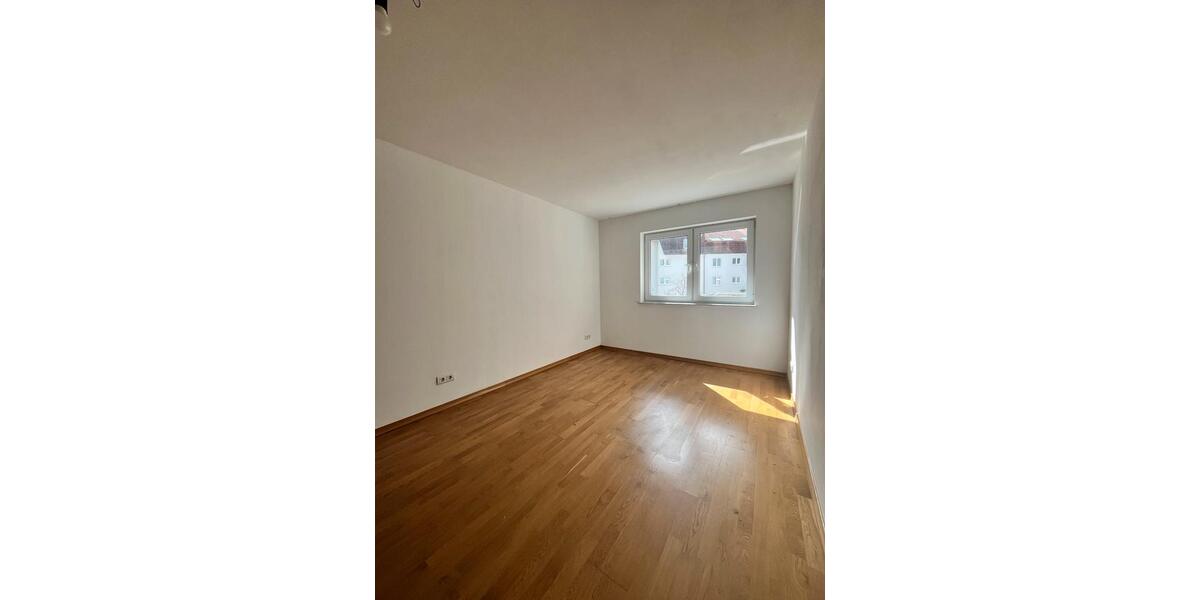 Etagenwohnung Frankfurt am Main Mitte-Nord - 2 Zimmer, 83 m&sup2;, 1.539&euro; | Angebot:26218407