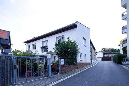 Haus zum Kaufen in Eschborn 875.000 € 270 m² 8.5 zimmer