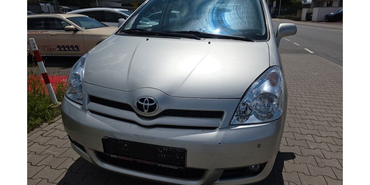 Toyota Corolla Verso 74.000 km 7.700 &euro; Dietzenbach 63128