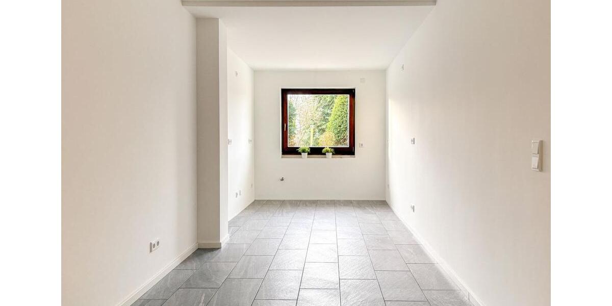 Dachgeschoßwohnung Friedrichsdorf - 5 Zimmer, 180 m&sup2;, 2.430&euro; | Angebot:24395407