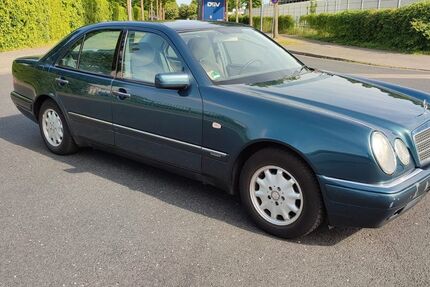 Mercedes-Benz E 240 288.000 km 3.000 &euro; Langenselbold 63505
