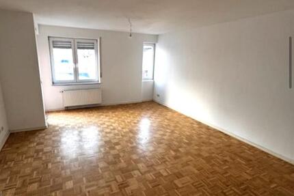 Gemütliche 2 Zimmer Wohnung mit Aufzug ,EBK und Balkon 2 zimmer