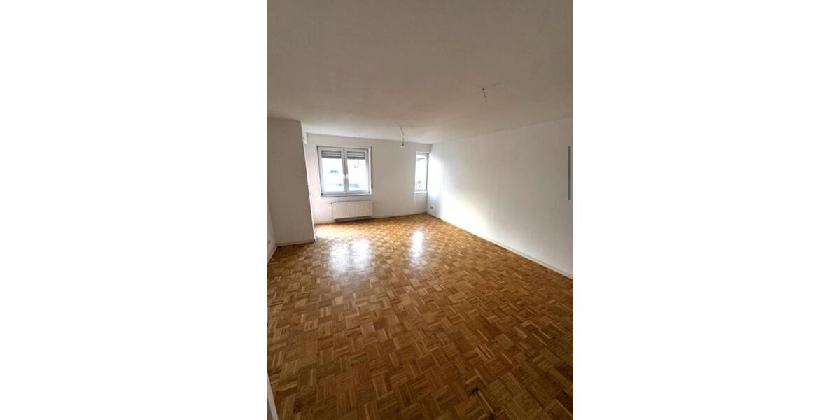 Gemütliche 2 Zimmer Wohnung mit Aufzug ,EBK und Balkon 2 zimmer
