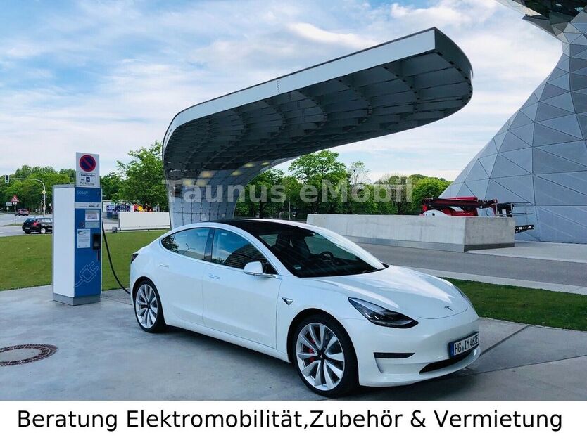 Tesla Model 3 43.900 km 46.999 € Friedrichsdorf 61381