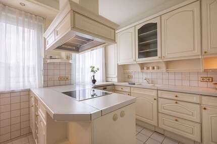 Wohnung zum Mieten in Frankfurt am Main 2.260 € 114 m² 3 zimmer