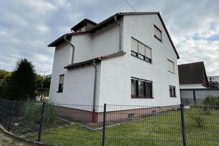 Zweifamilienhaus auf großem Eckgrundstück - provisionsfrei zimmer