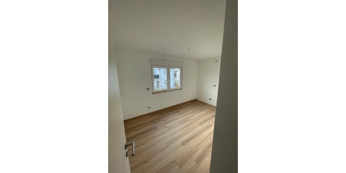 Etagenwohnung Friedrichsdorf - 4 Zimmer, 93 m&sup2;, 1.550&euro; | Angebot:26364519