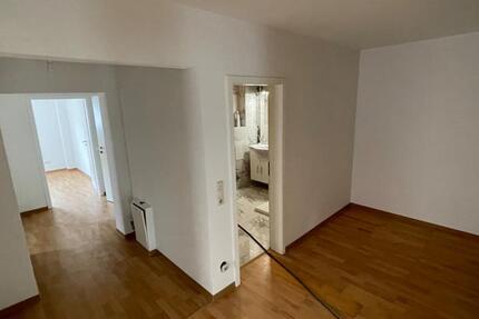 Helle und geräumige 4-Zimmer-Wohnung mit Balkon in Flörsheim 4 zimmer