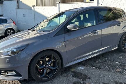 Ford Focus 98.636 km 16.600 &euro; Hofheim am Taunus 65719