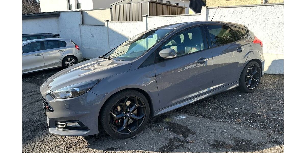 Ford Focus 98.636 km 16.800 &euro; Hofheim am Taunus 65719