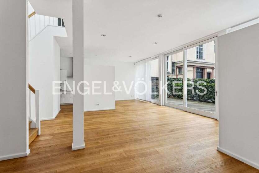 Haus zum Mieten in Frankfurt 4.500 € 161 m²