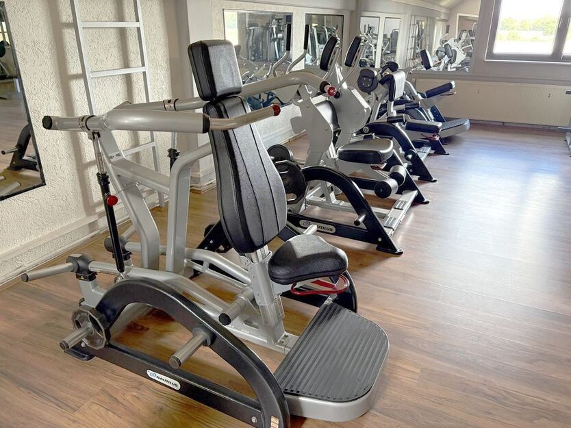 Vielseitig nutzbares Gewerbeanwesen mit großzügigem repräsentativem Wohnhaus zimmer