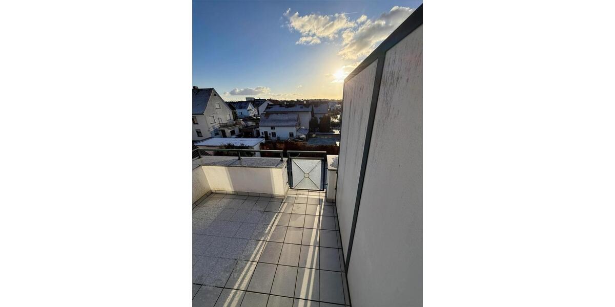 Lichtdurchflutete, charmante Dachgeschosswohnung mit Küche & Balkon 2 zimmer