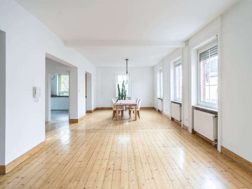 Haus zum Mieten in Wiesbaden 2.999 € 220 m²