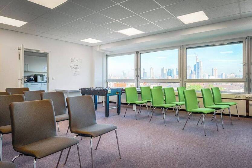 Arbeiten mit Skylineblick: professionelle Offices und Coworking - All-in-Miete