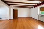 Mehrfamilienhaus mit Ladeneinheit und Entwicklungspotenzial auf großzügigem Grundstück in Frankfurt-Nieder Eschbach - Mehrfamilienhaus, Wohnhaus Frankfurt am Main Bonames | Angebot:26475933