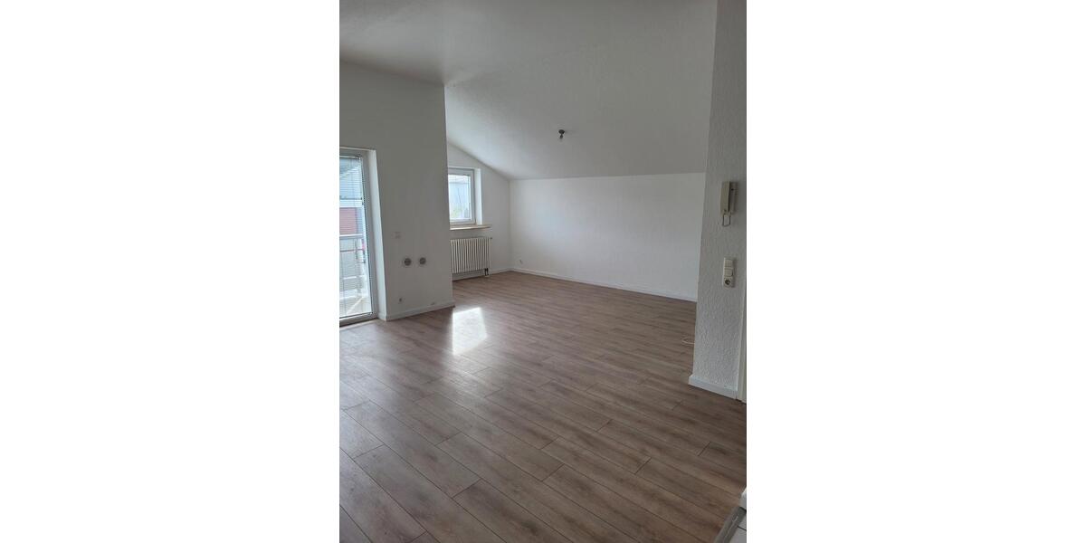 Dachgeschoßwohnung Rodenbach - 2 Zimmer, 60 m&sup2;, 600&euro; | Angebot:26412949