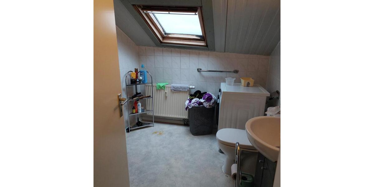 Dachgeschoßwohnung Griesheim - 4 Zimmer, 106 m&sup2;, 1.200&euro; | Angebot:25380877