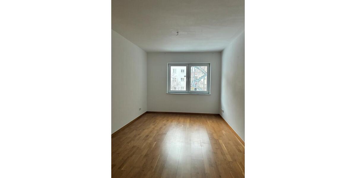 Etagenwohnung Frankfurt am Main Mitte-Nord - 2 Zimmer, 84 m&sup2;, 1.465&euro; | Angebot:24436008