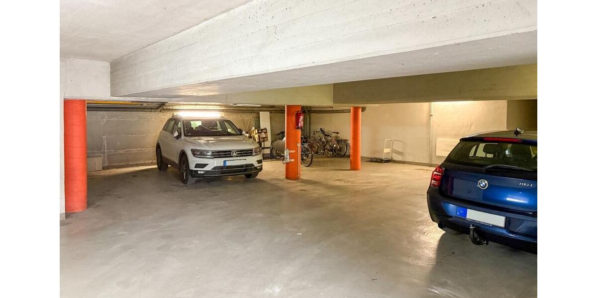 Dachgeschoßwohnung Friedrichsdorf - 5 Zimmer, 180 m&sup2;, 2.430&euro; | Angebot:24395407