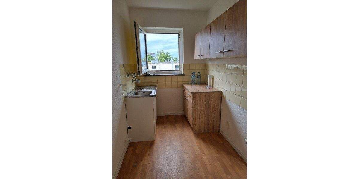 Schöne 2 Zimmer-Wohnung mit Balkon und KFZ - Stellplatz in guter, zentraler Wohnlage von Maintal - Dörnigheim. 2 zimmer